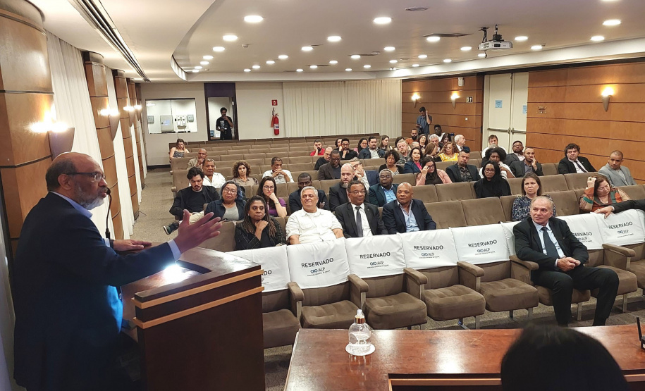 Secretário da Fazenda palestra em evento de celebração ao Dia da Consciência Negra 