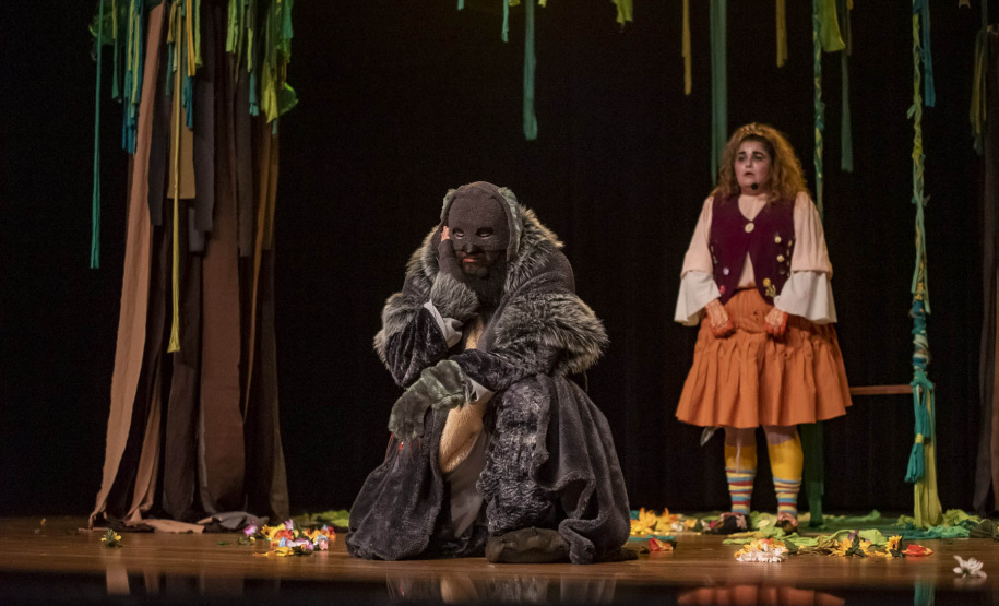 Quase 8 mil crianças da região de Francisco Beltrão participaram das atividades do projeto Crianças no Teatro, entre os dias 26 e 28 de outubro.