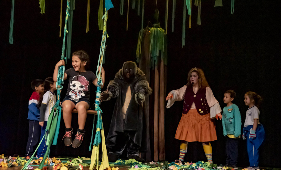 Quase 8 mil crianças da região de Francisco Beltrão participaram das atividades do projeto Crianças no Teatro, entre os dias 26 e 28 de outubro.