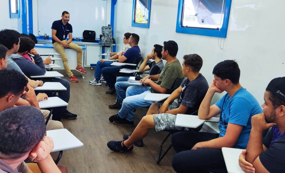 Carretas do Conhecimento leva o curso de Mecânica Automotiva para a cidade de Assis Chateaubriand