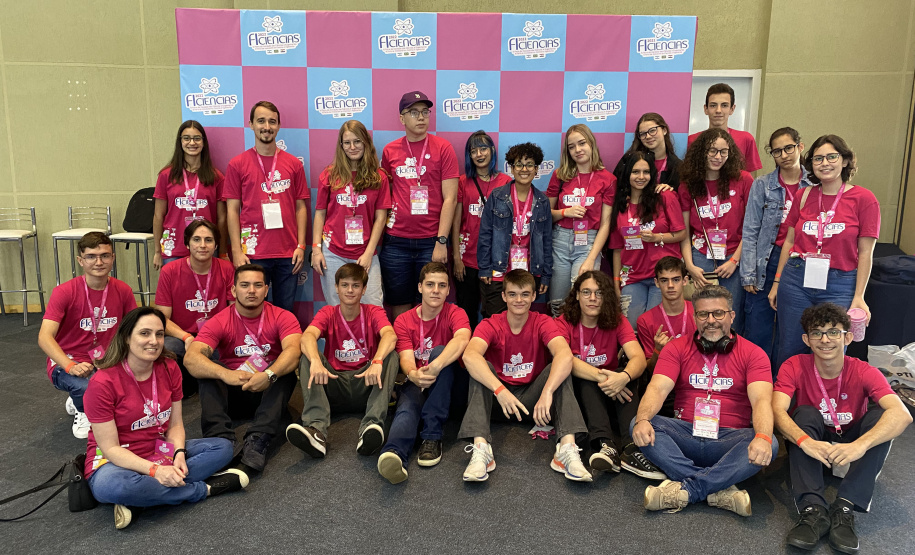 Alunos da rede recebem prêmios por projetos científicos apresentados na FIciencias