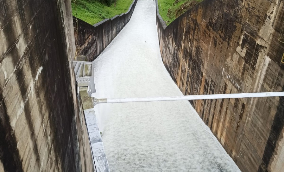 Com volume de chuvas, Copel informa abertura de comportas do reservatório do Capivari