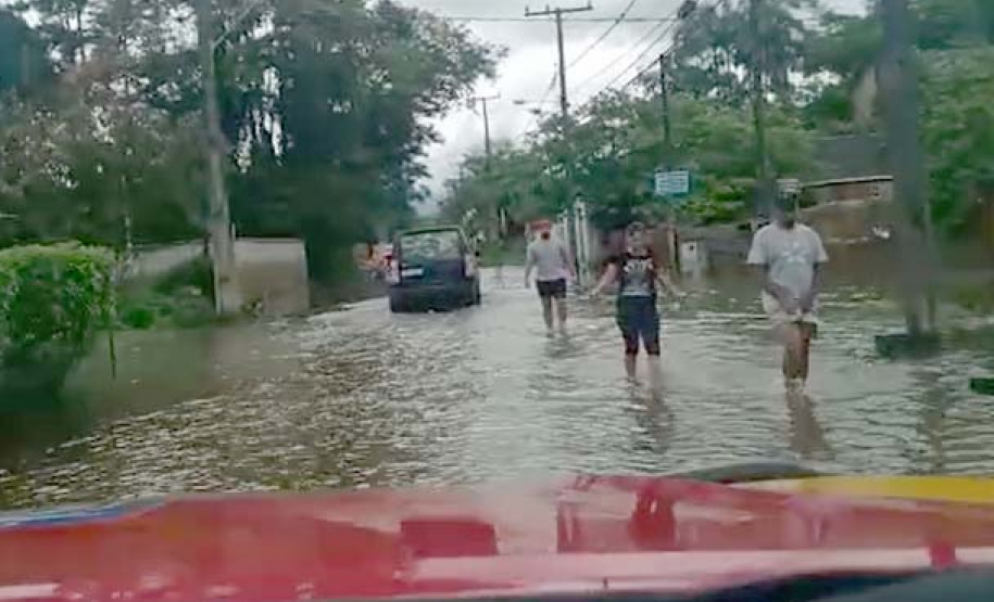 Sobe para 4,2 mil o número de pessoas atingidas pelas chuvas no Litoral e RMC