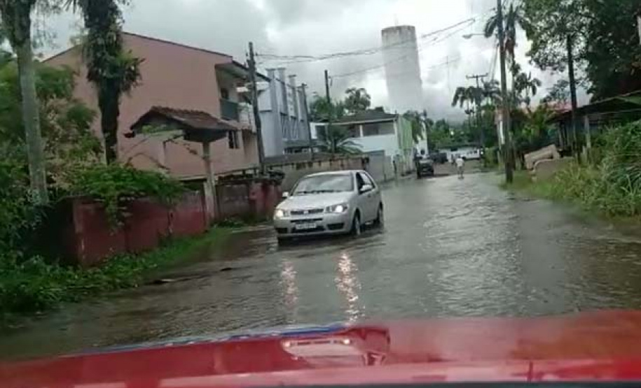 Sobe para 4,2 mil o número de pessoas atingidas pelas chuvas no Litoral e RMC