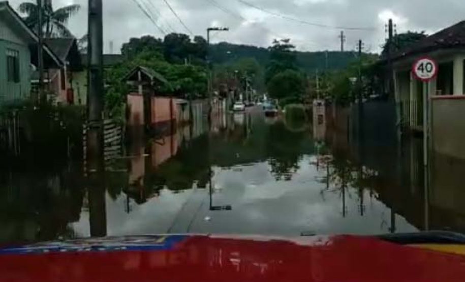Sobe para 4,2 mil o número de pessoas atingidas pelas chuvas no Litoral e RMC