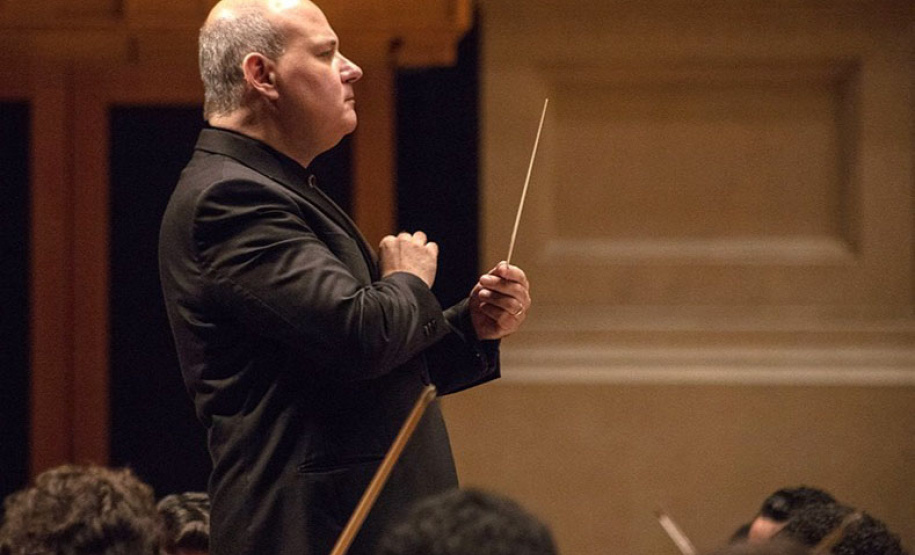 maestro Cláudio Cruz