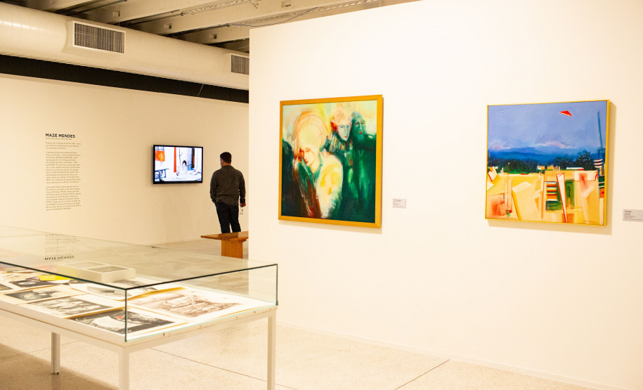 A exposição “Recortes de Um Lugar”, da artista paranaense Mazé Mendes, pode ser vista até domingo (27/11) no Museu Oscar Niemeyer (MON).