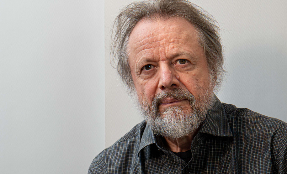 Encontro de editoras e homenagem a Cristovão Tezza marcam a programação da Flibi neste fim de semana