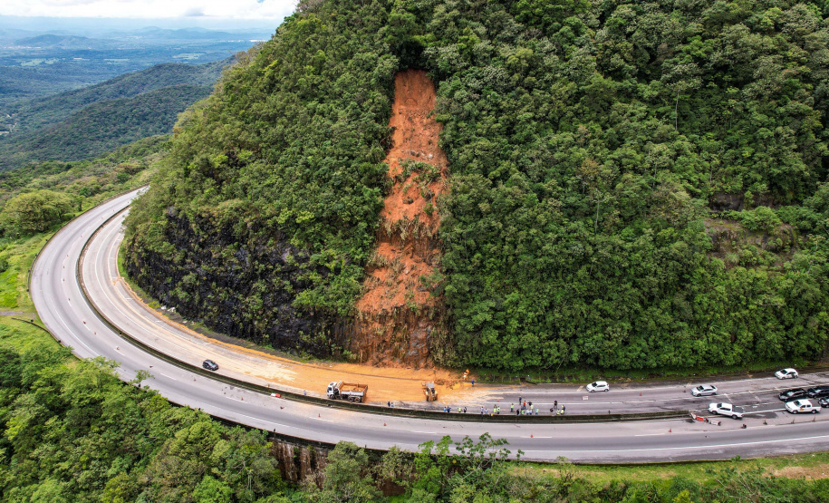 BR-277 será liberada parcialmente na tarde desta quarta-feira