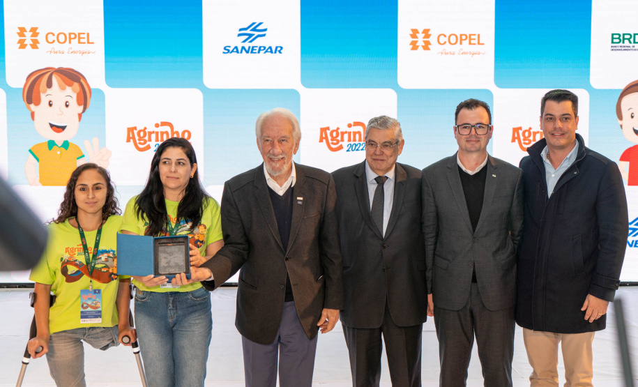 Alunos e professores são premiados no Concurso Agrinho por redações e projetos de robótica e programação