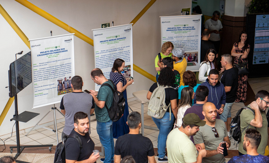 Professores apresentam projetos de robótica premiados durante evento de formação
