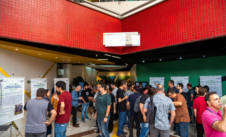 Professores apresentam projetos de robótica premiados durante evento de formação