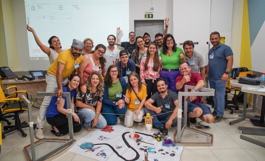 Professores fundamentais na expansão da robótica participam de oficinas em evento de formação
