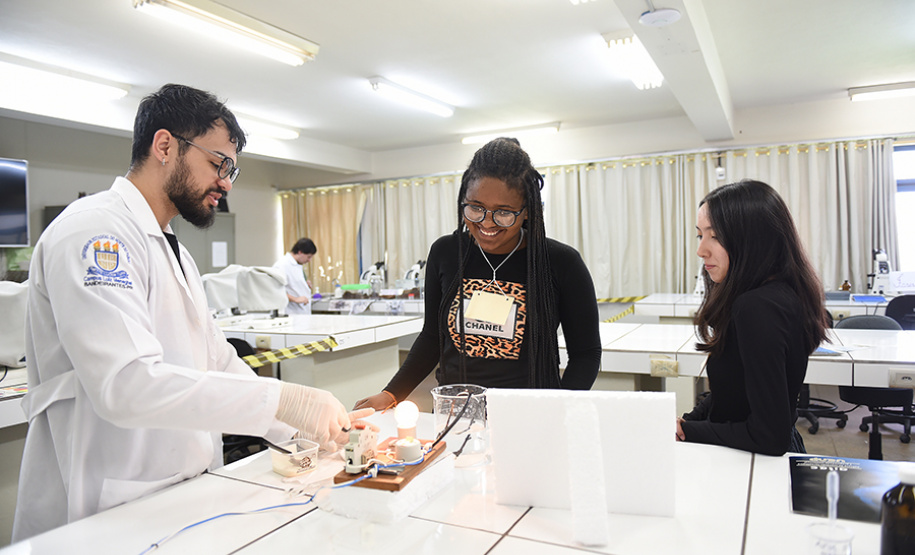 I Feira de profissões da UENP reúne mais de 3 mil estudantes