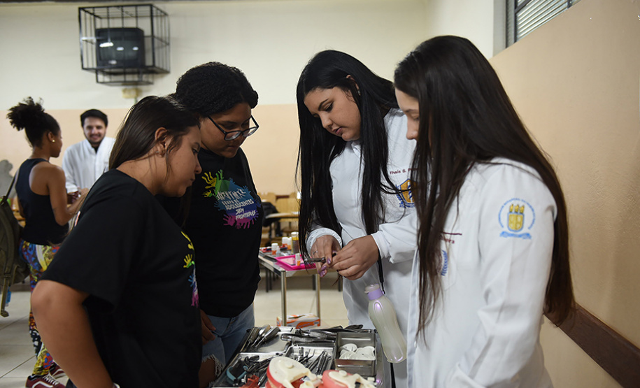 I Feira de profissões da UENP reúne mais de 3 mil estudantes