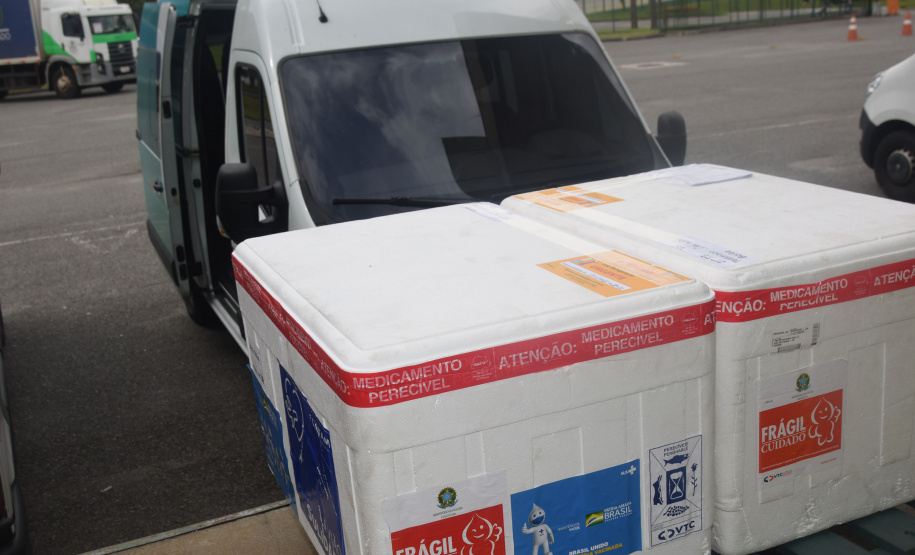 Saúde distribui primeiro lote de vacinas “baby” contra a Covid-19 nesta quinta