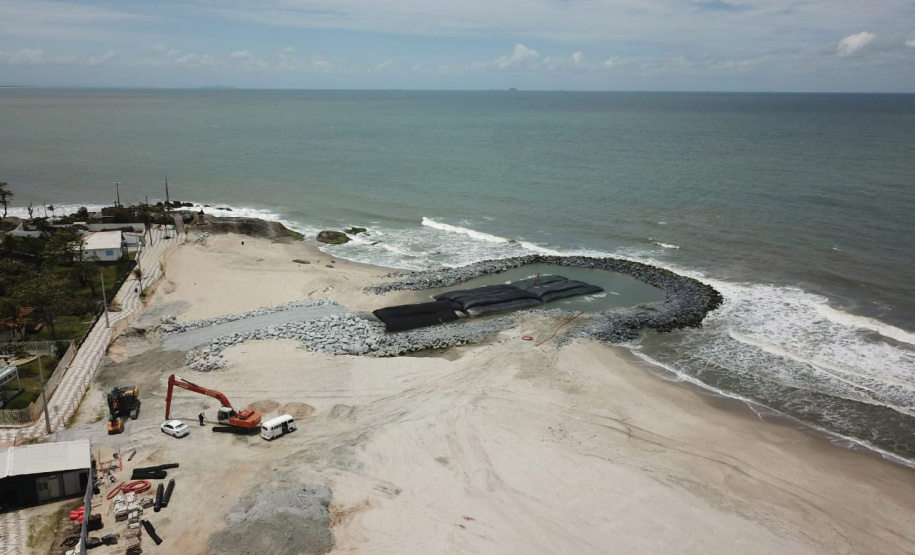 Primeiro headland começa a ganhar forma na Orla de Matinhos