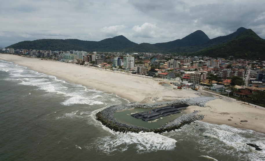 Primeiro headland começa a ganhar forma na Orla de Matinhos