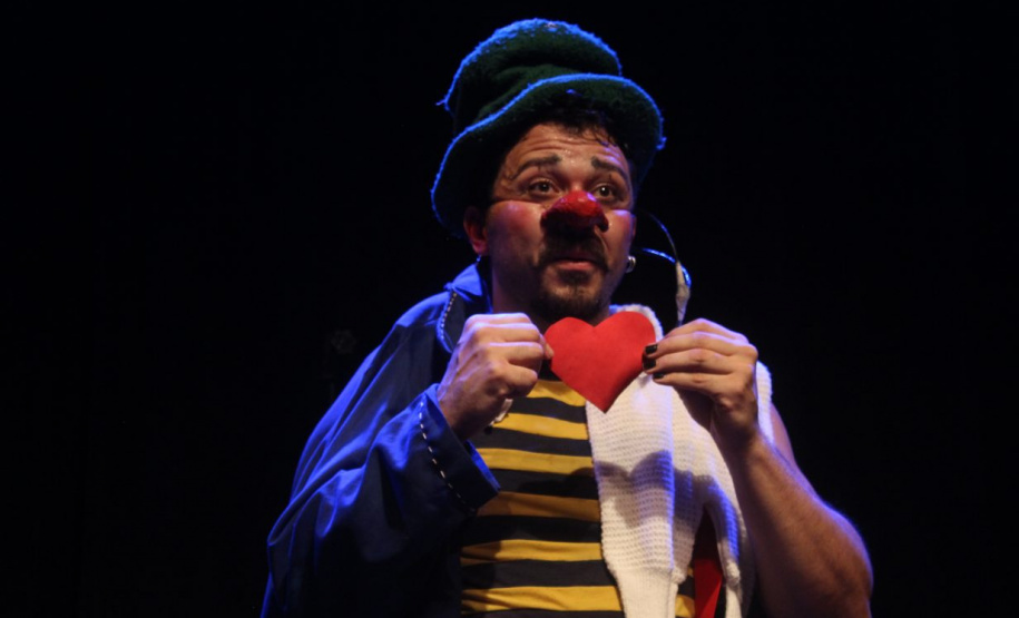 Mostra Especial do 50° Fenata leva peças a 60 instituições de Ponta Grossa