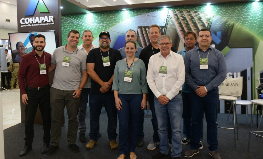 O Casa Fácil Paraná, que é o maior programa habitacional do Brasil em vigência, deverá ser ampliado ao longo dos próximos quatro anos. A intenção foi revelada pelo governador Carlos Massa Ratinho Junior durante o evento “Governo 5.0”, que reuniu centenas de prefeitos de todas as regiões do estado em Foz do Iguaçu nestas quarta, quinta e sexta-feira (16, 17 e 18)