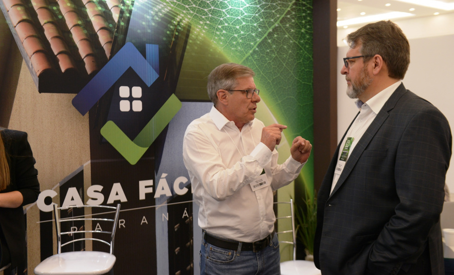 O Casa Fácil Paraná, que é o maior programa habitacional do Brasil em vigência, deverá ser ampliado ao longo dos próximos quatro anos. A intenção foi revelada pelo governador Carlos Massa Ratinho Junior durante o evento “Governo 5.0”, que reuniu centenas de prefeitos de todas as regiões do estado em Foz do Iguaçu nestas quarta, quinta e sexta-feira (16, 17 e 18)