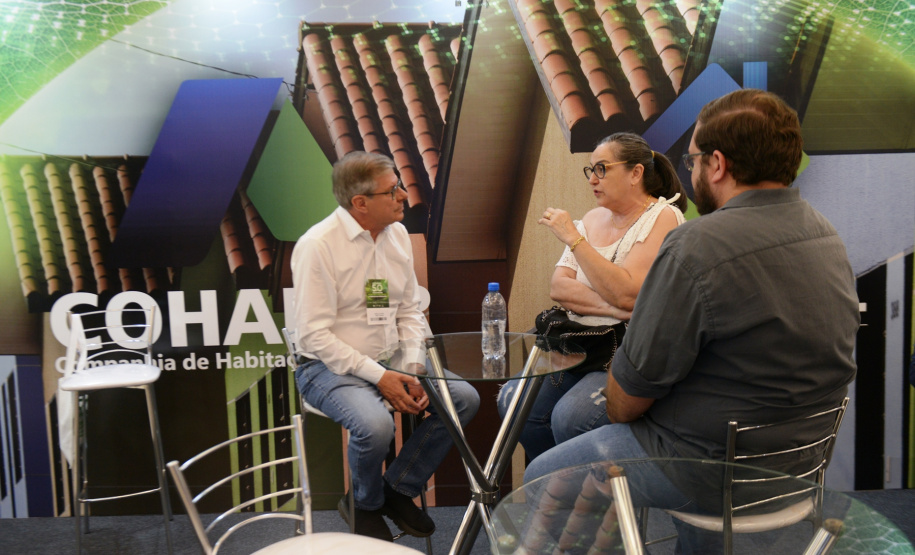 O Casa Fácil Paraná, que é o maior programa habitacional do Brasil em vigência, deverá ser ampliado ao longo dos próximos quatro anos. A intenção foi revelada pelo governador Carlos Massa Ratinho Junior durante o evento “Governo 5.0”, que reuniu centenas de prefeitos de todas as regiões do estado em Foz do Iguaçu nestas quarta, quinta e sexta-feira (16, 17 e 18)