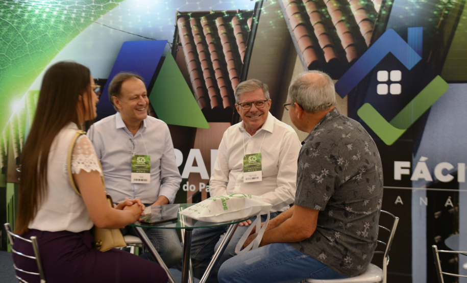 O Casa Fácil Paraná, que é o maior programa habitacional do Brasil em vigência, deverá ser ampliado ao longo dos próximos quatro anos. A intenção foi revelada pelo governador Carlos Massa Ratinho Junior durante o evento “Governo 5.0”, que reuniu centenas de prefeitos de todas as regiões do estado em Foz do Iguaçu nestas quarta, quinta e sexta-feira (16, 17 e 18)