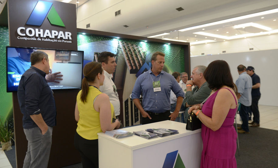 O Casa Fácil Paraná, que é o maior programa habitacional do Brasil em vigência, deverá ser ampliado ao longo dos próximos quatro anos. A intenção foi revelada pelo governador Carlos Massa Ratinho Junior durante o evento “Governo 5.0”, que reuniu centenas de prefeitos de todas as regiões do estado em Foz do Iguaçu nestas quarta, quinta e sexta-feira (16, 17 e 18)