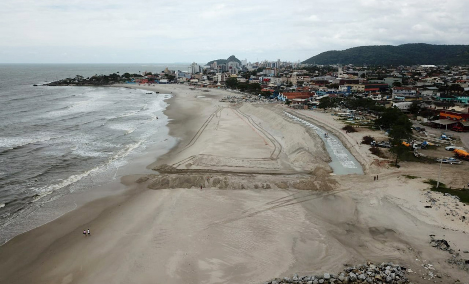 Primeiro headland começa a ganhar forma na Orla de Matinhos