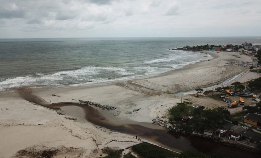 Primeiro headland começa a ganhar forma na Orla de Matinhos