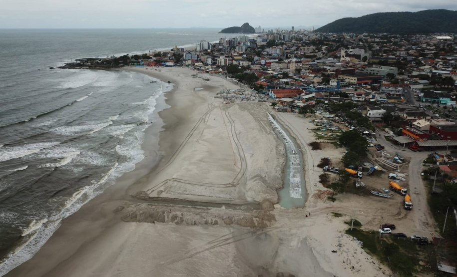 Primeiro headland começa a ganhar forma na Orla de Matinhos