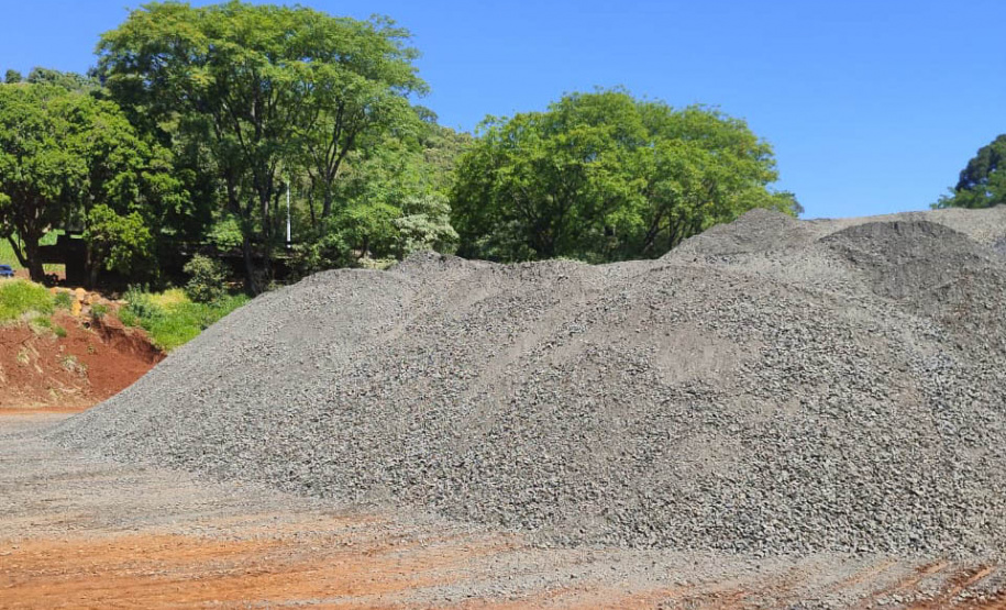 Pavimentação de estrada rural beneficia agricultura familiar no Sudoeste