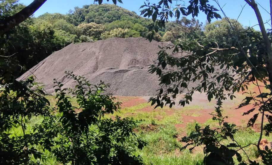 Pavimentação de estrada rural beneficia agricultura familiar no Sudoeste
