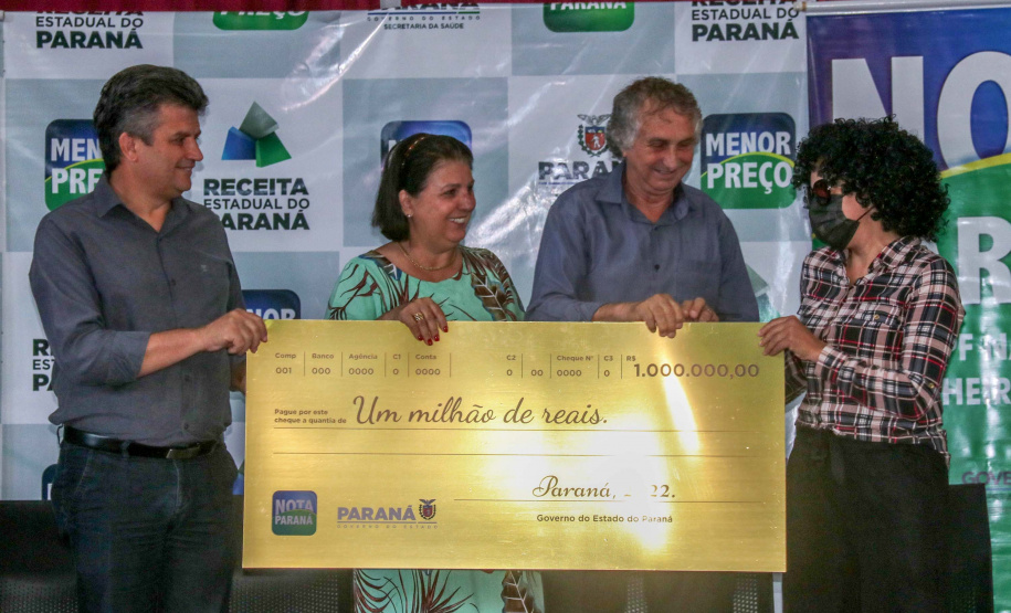 Empresária de Sarandi recebe o prêmio de R$ 1 milhão do programa Nota Paraná