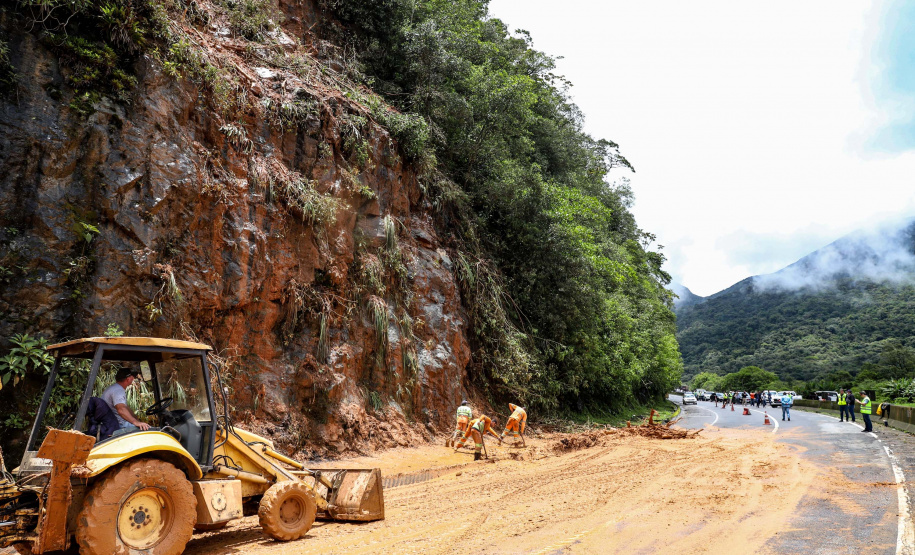 BR-277 será liberada parcialmente na tarde desta quarta-feira