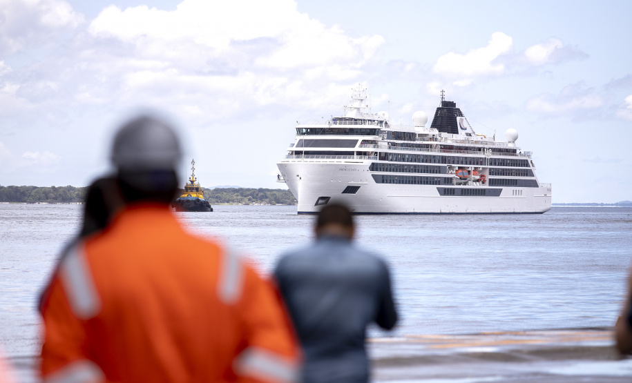 Após três anos, Porto de Paranaguá volta a receber navio com turistas