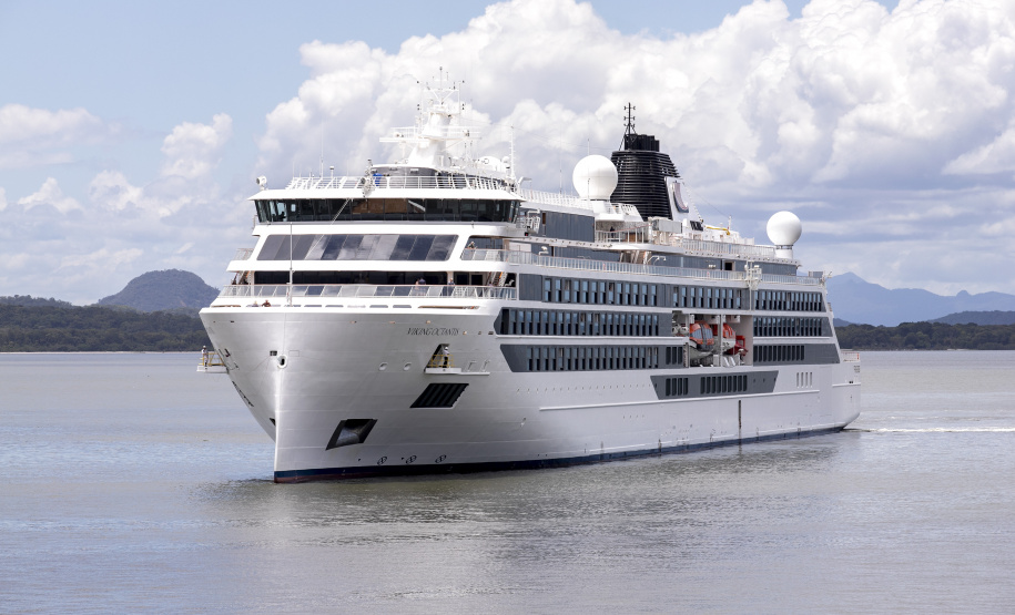 Após três anos, Porto de Paranaguá volta a receber navio com turistas