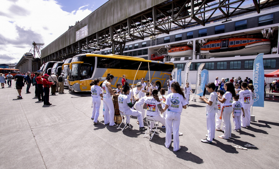 Após três anos, Porto de Paranaguá volta a receber navio com turistas