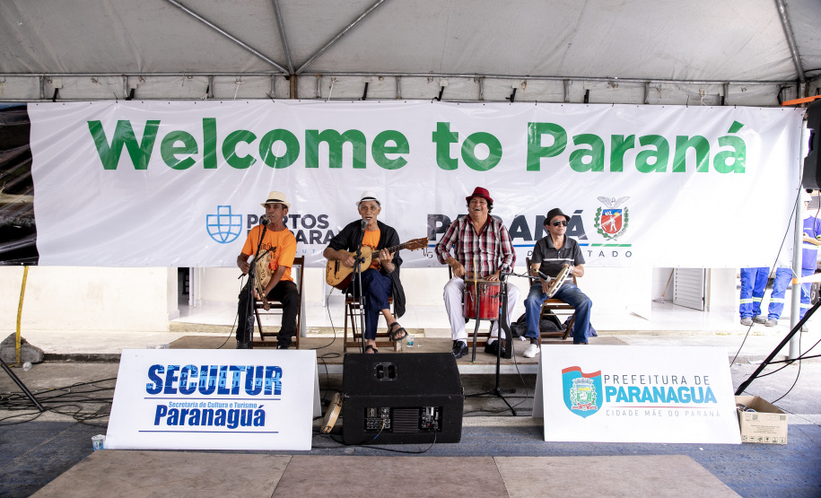 Após três anos, Porto de Paranaguá volta a receber navio com turistas