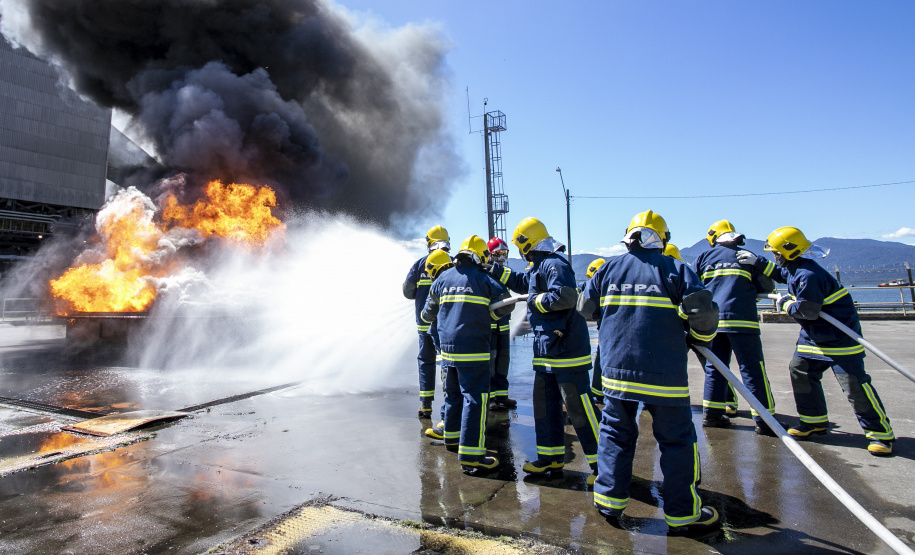 Brigada de Emergência da Portos do Paraná recebe treinamento de nível avançado