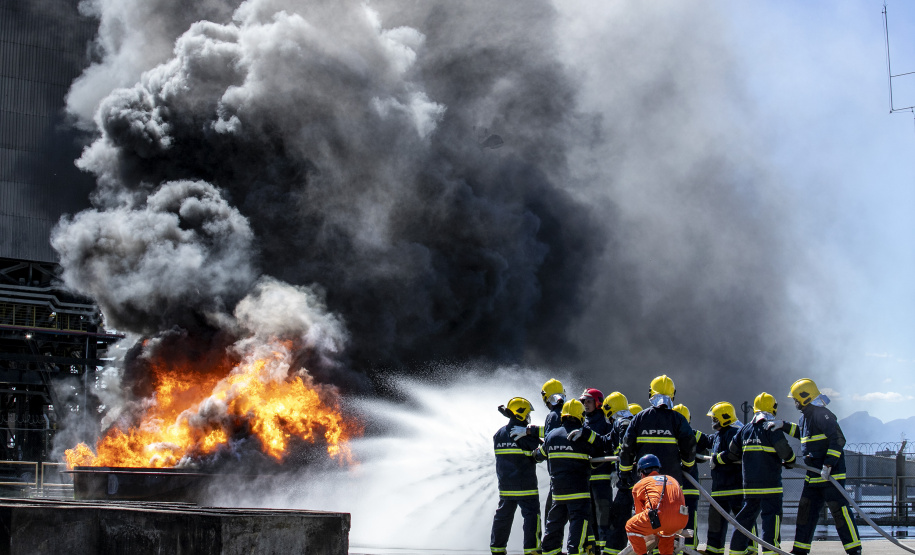Brigada de Emergência da Portos do Paraná recebe treinamento de nível avançado