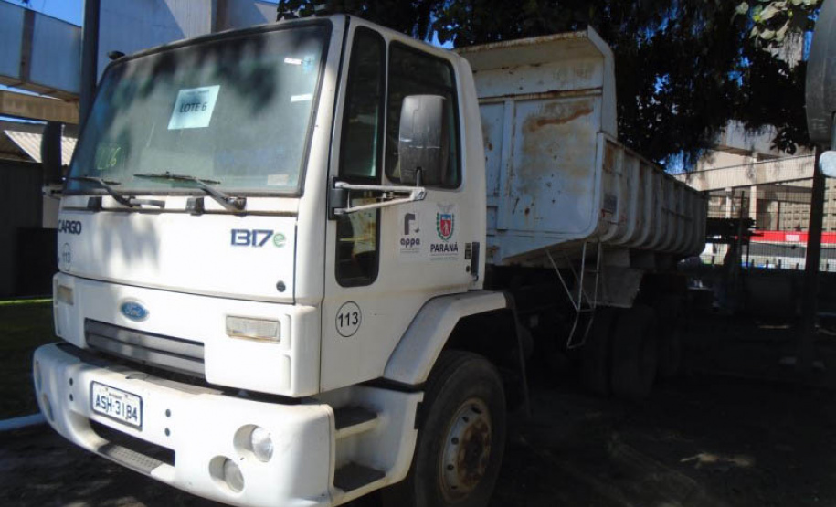 Portos do Paraná promove leilão de veículos