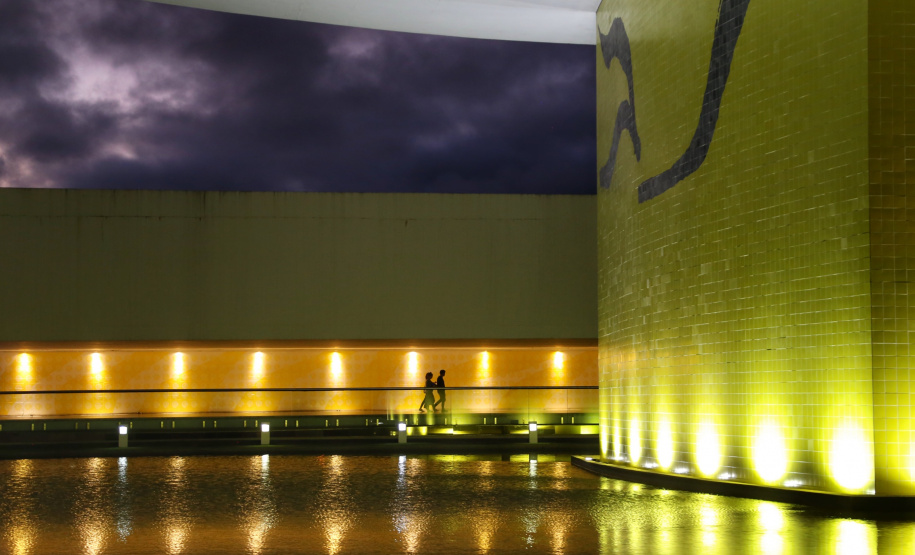 Museu Oscar Niemeyer promove nova edição do programa "Uma Noite no MON"