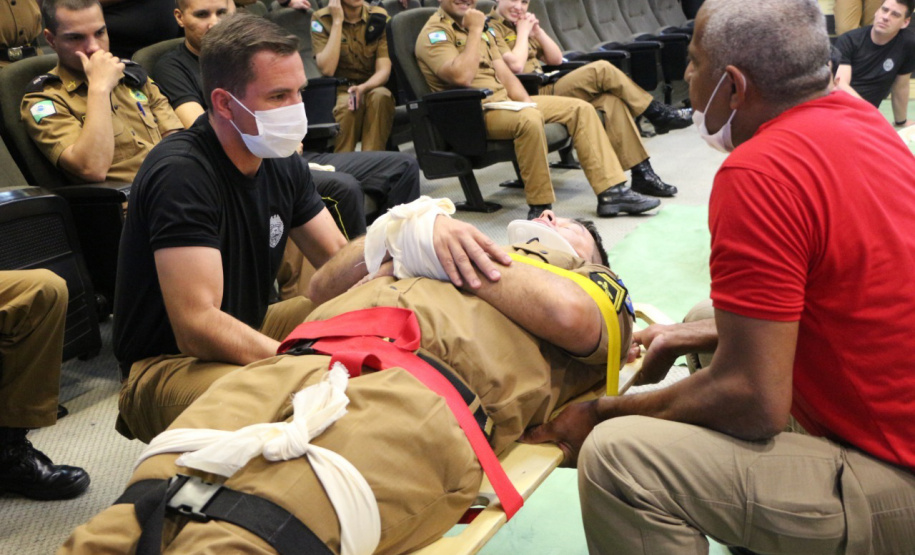 Policiais militares participam de capacitação em atendimento de emergências em edificações