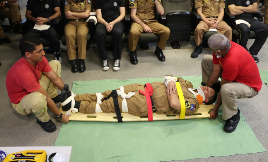 Policiais militares participam de capacitação em atendimento de emergências em edificações