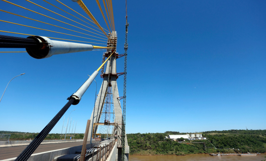Nova ponte Brasil-Paraguai, em Foz do Iguaçu, está quase finalizada