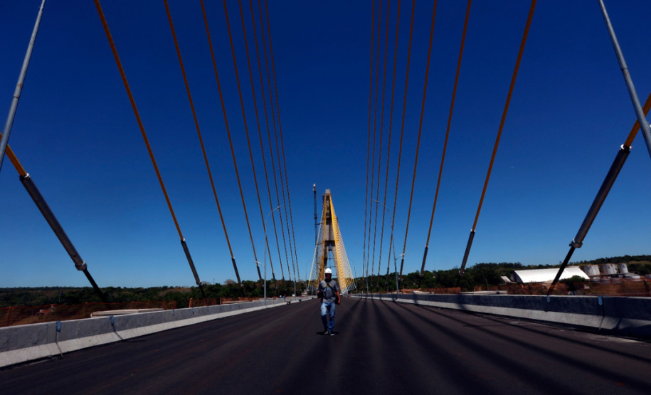 Nova ponte Brasil-Paraguai, em Foz do Iguaçu, está quase finalizada