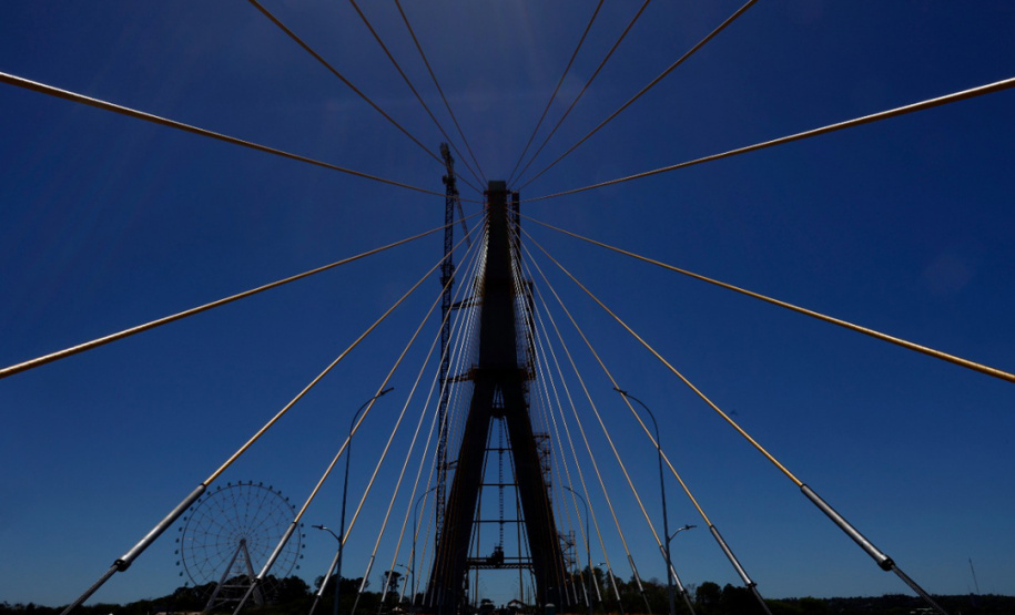 Nova ponte Brasil-Paraguai, em Foz do Iguaçu, está quase finalizada