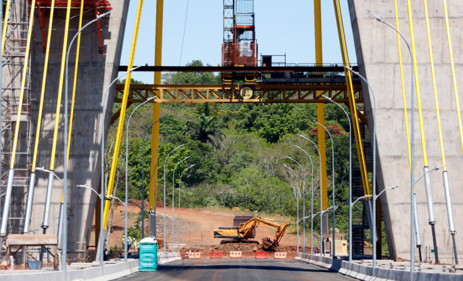 Nova ponte Brasil-Paraguai, em Foz do Iguaçu, está quase finalizada
