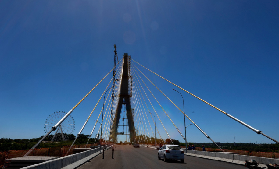 Nova ponte Brasil-Paraguai, em Foz do Iguaçu, está quase finalizada